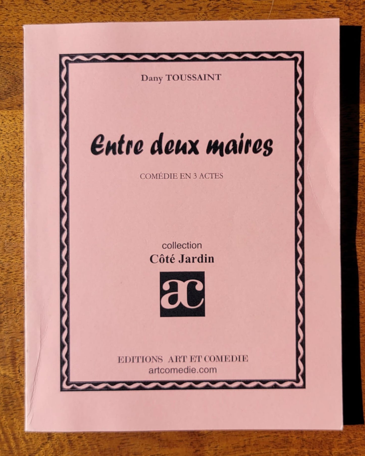 Entre deux maires : comédie en 3 actes