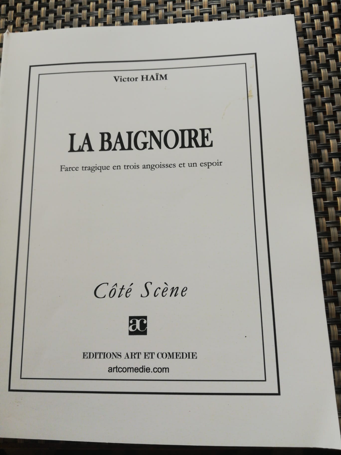 La baignoire : farce tragique en trois angoisses et un espoir