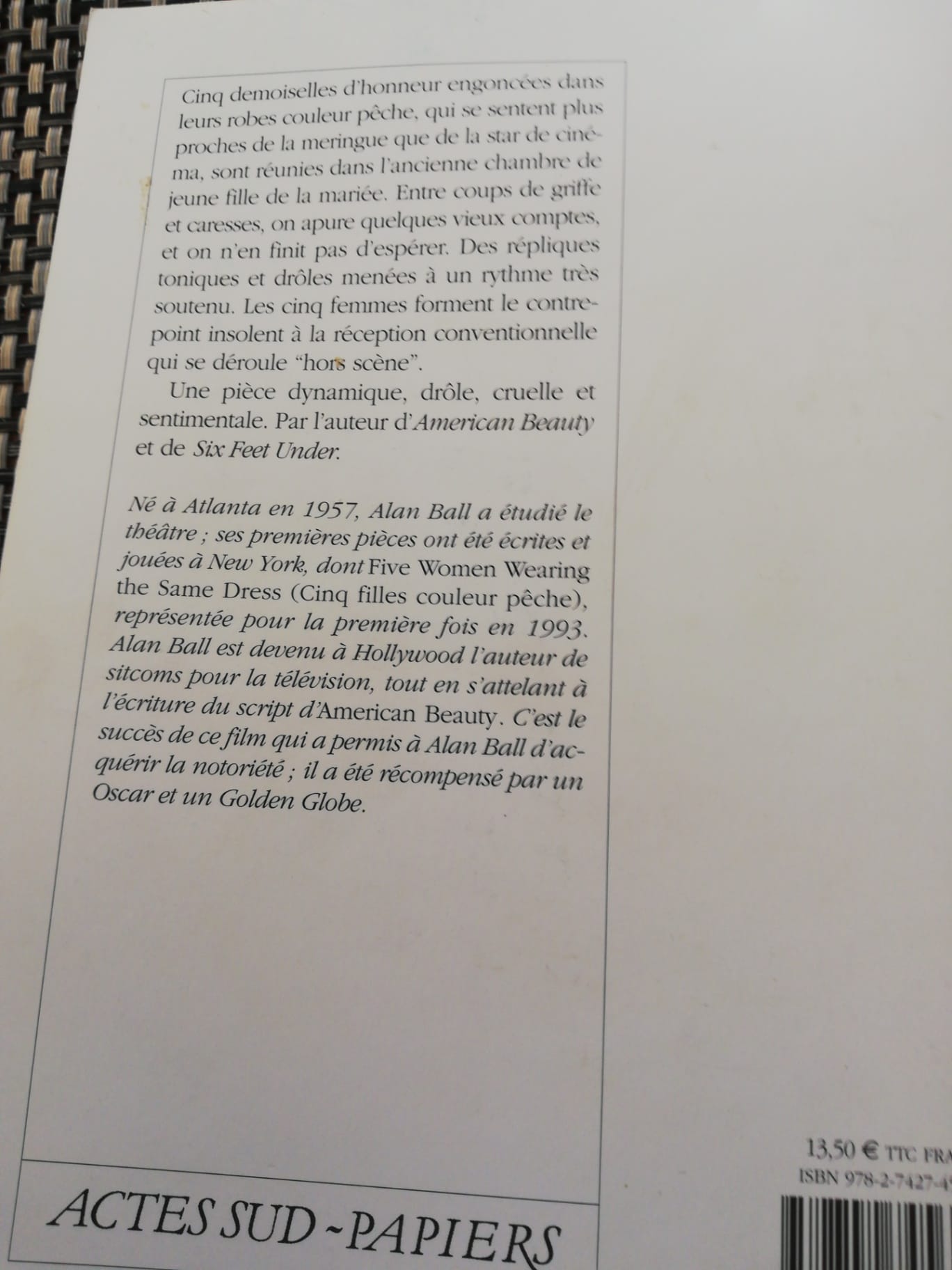 Cinq filles couleur pêche