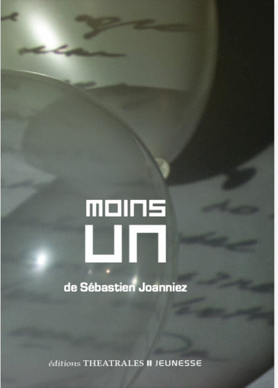 Moins un